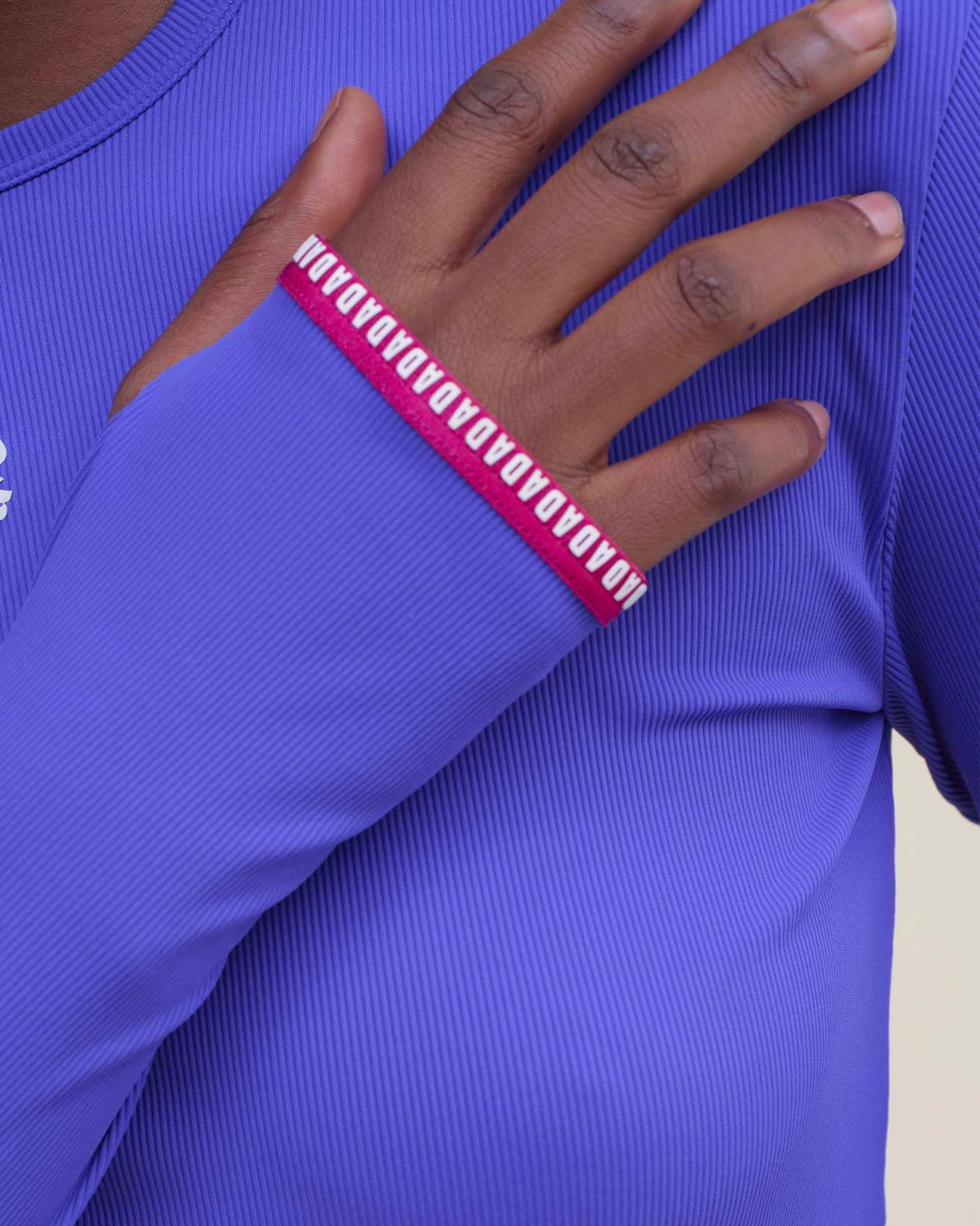 Practical thumbholes