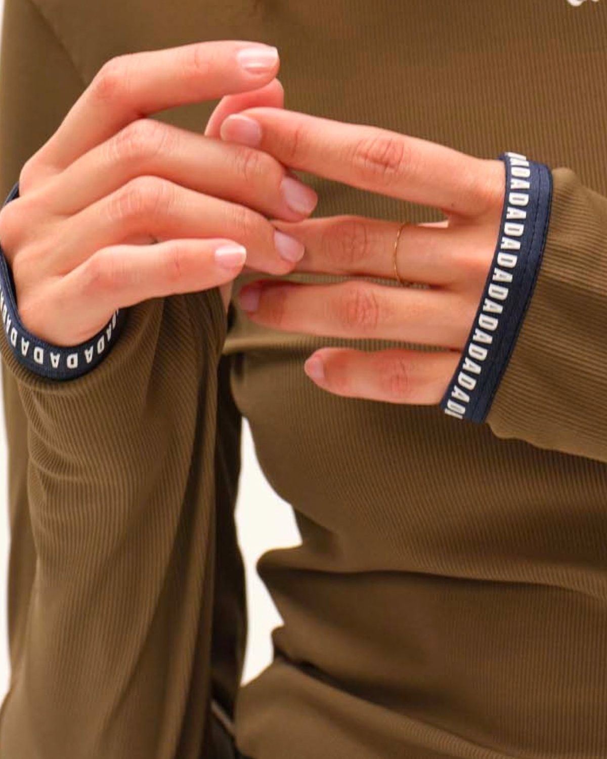 Practical thumbholes