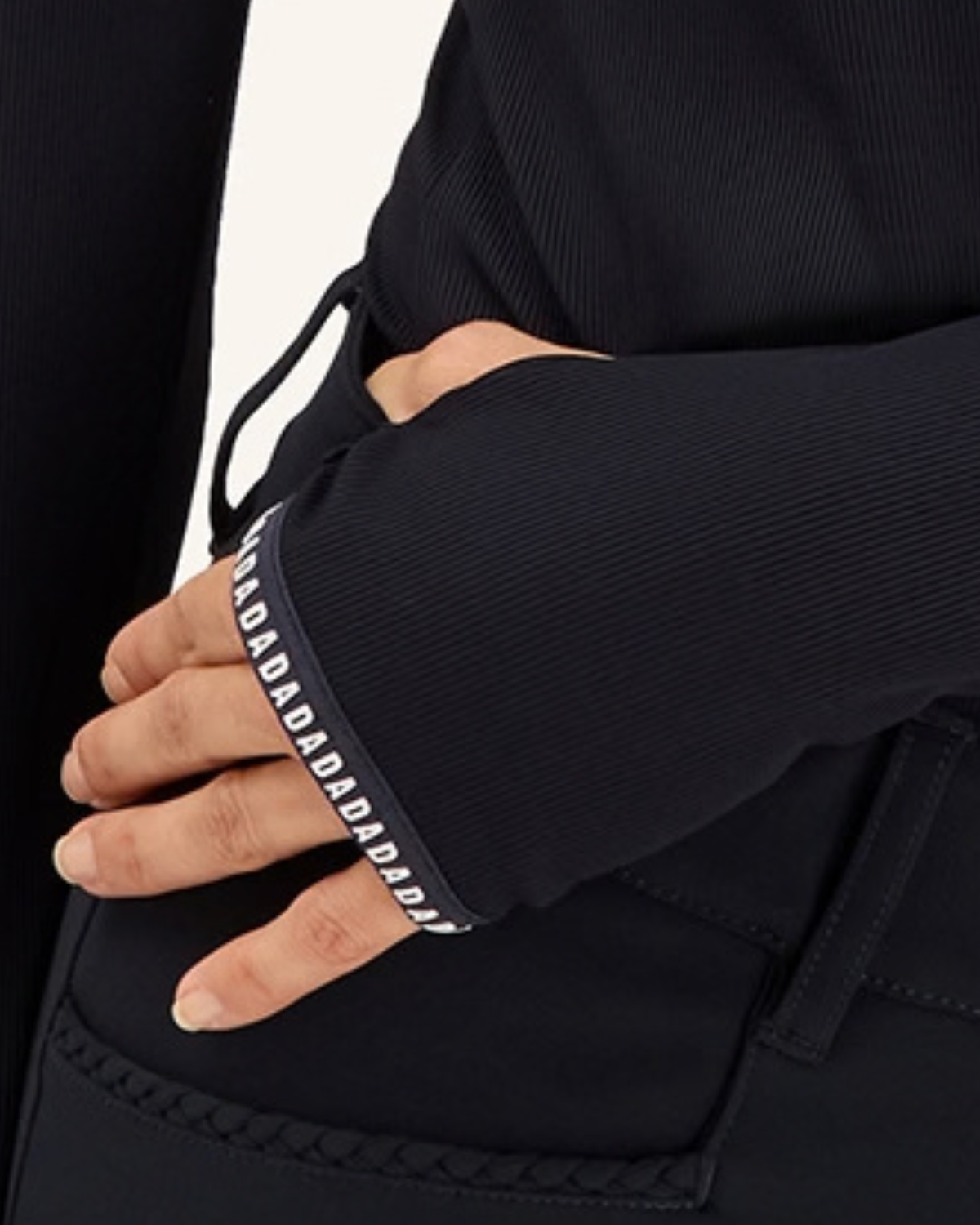 Practical thumbholes